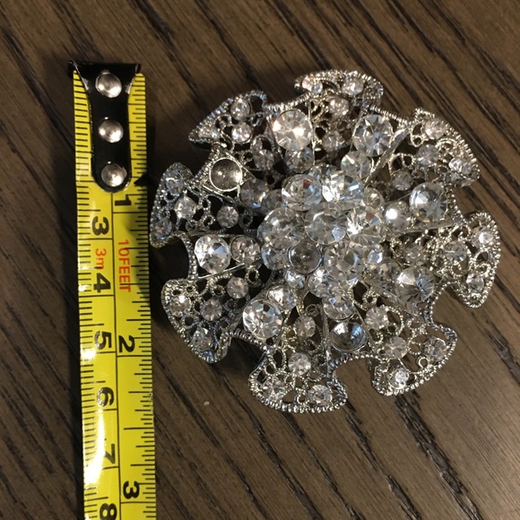 Women's Glistening Rhinestone Stretch Ring - Picture 7 of 7